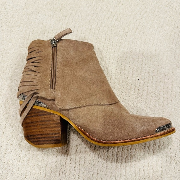 Catherine Malandrino suede Booties- tan - Picture 6 of 9